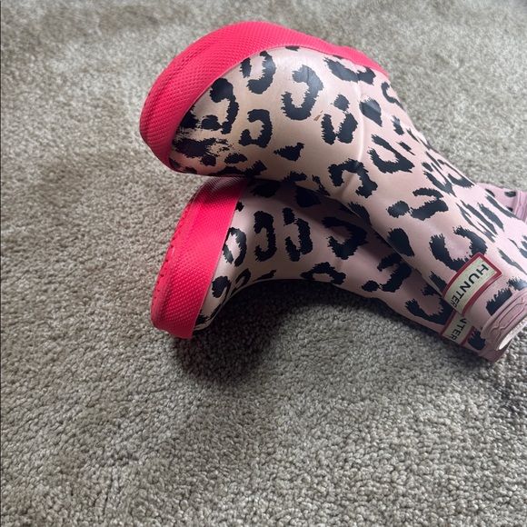 Hunter Pink and Black Leopard Print Boots 9/10 - Picture 4 of 7